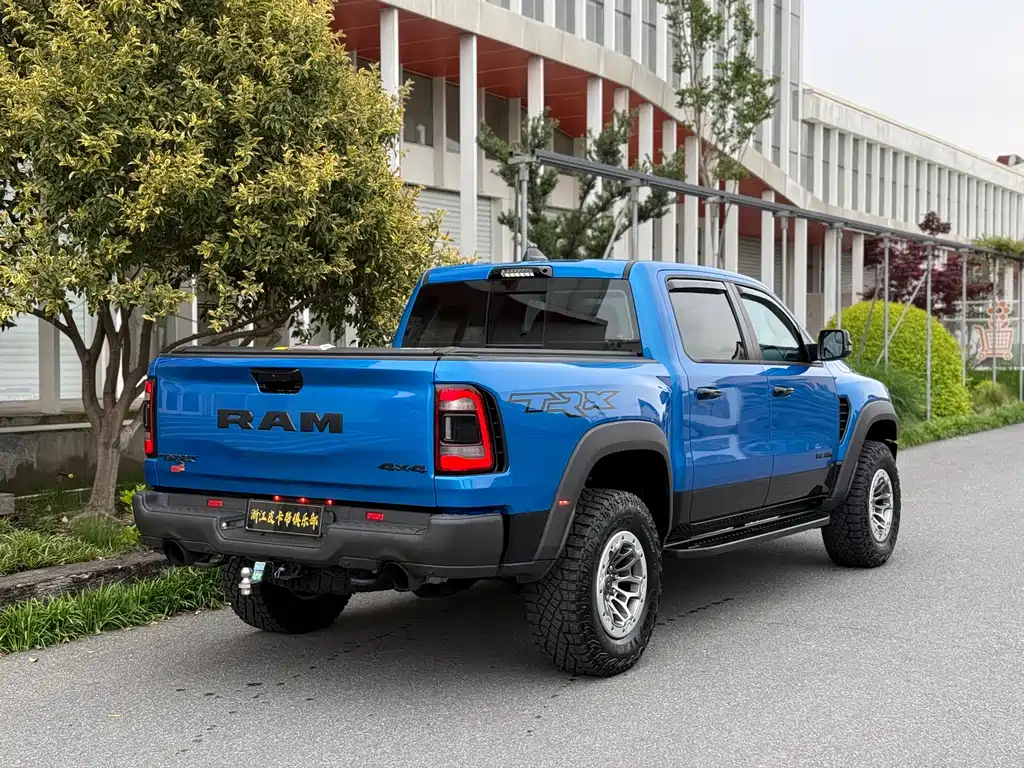 Ram Trucks 2024 6.2L AT