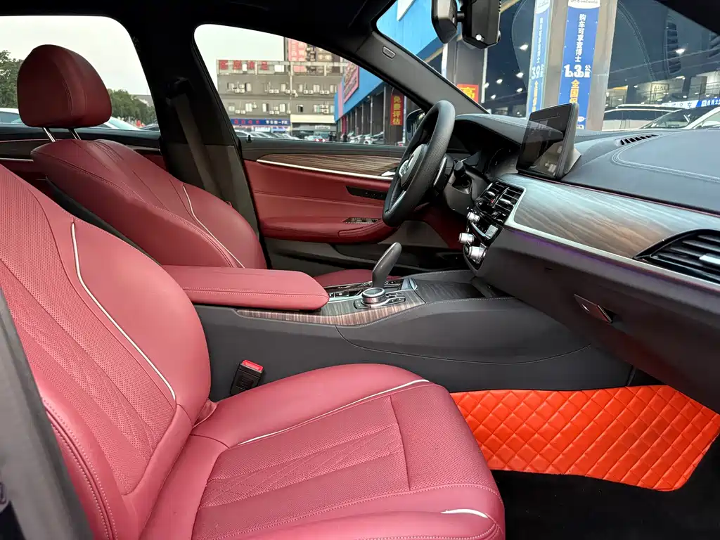 BMW 5 Series — миниатюра 12