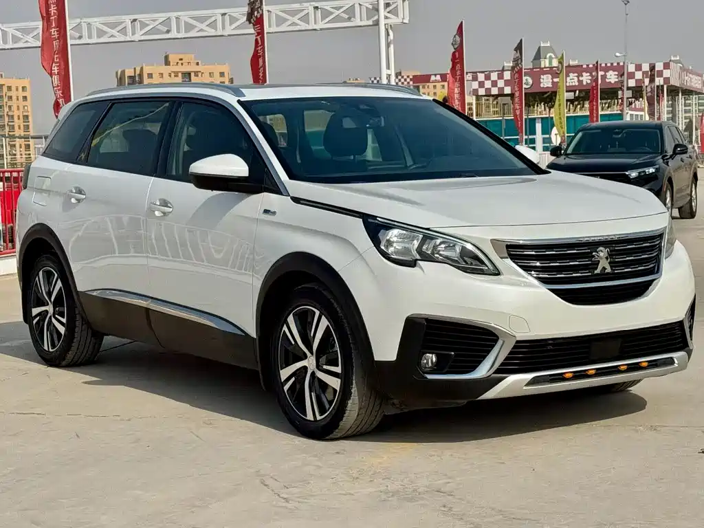 PEUGEOT 5008