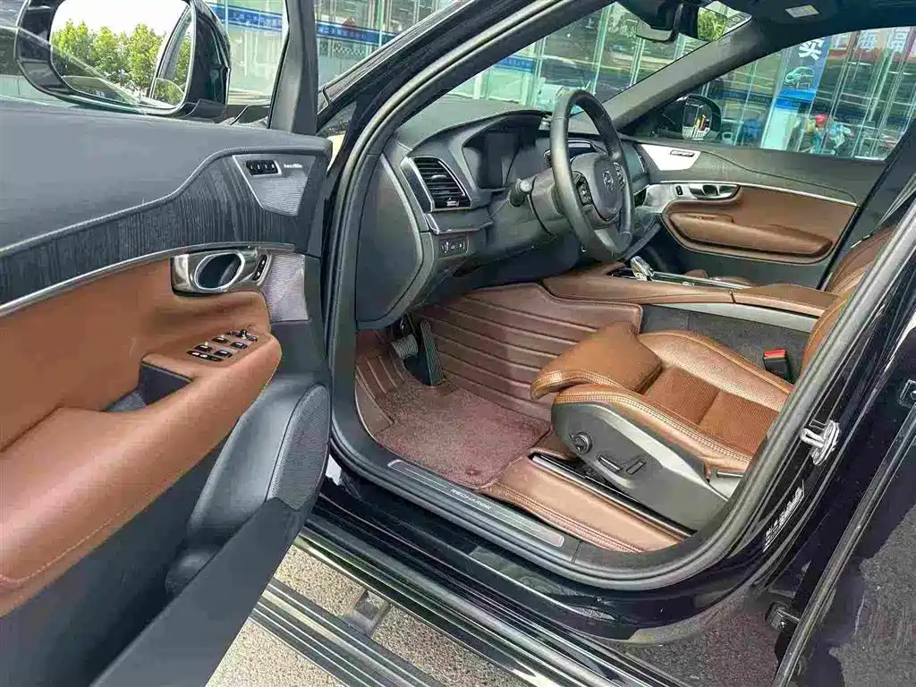 Volvo XC90 PHEV — миниатюра 5