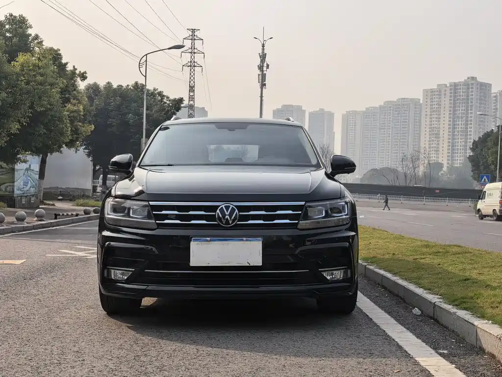 Volkswagen Tiguan L L 2021 330TSI AT R-Line