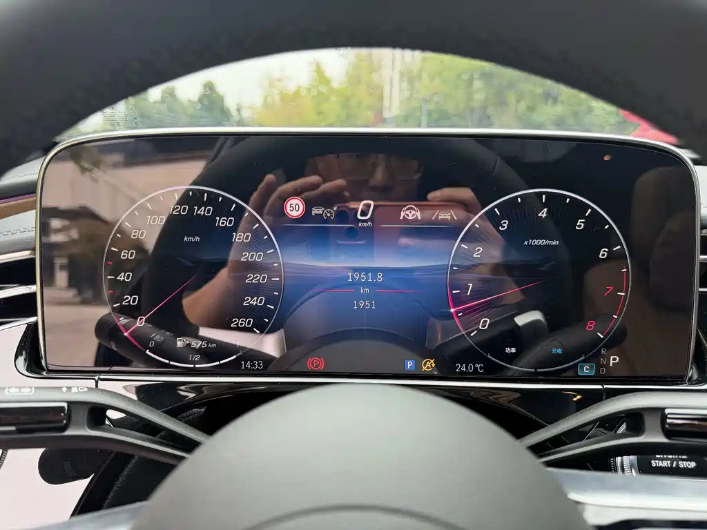 Mercedes-Benz E-Class — миниатюра 8