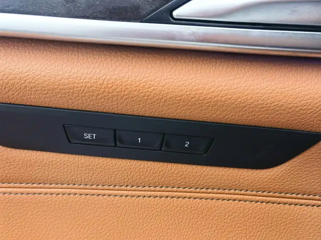 BMW 5 Series — миниатюра 40