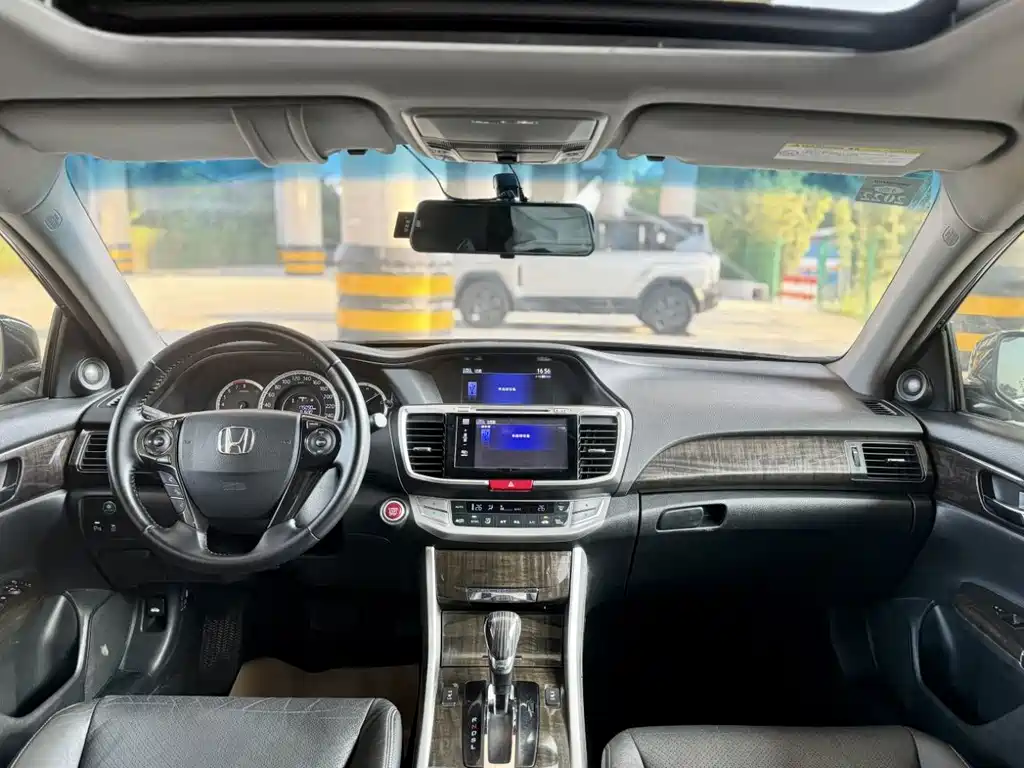 Honda Accord — миниатюра 8