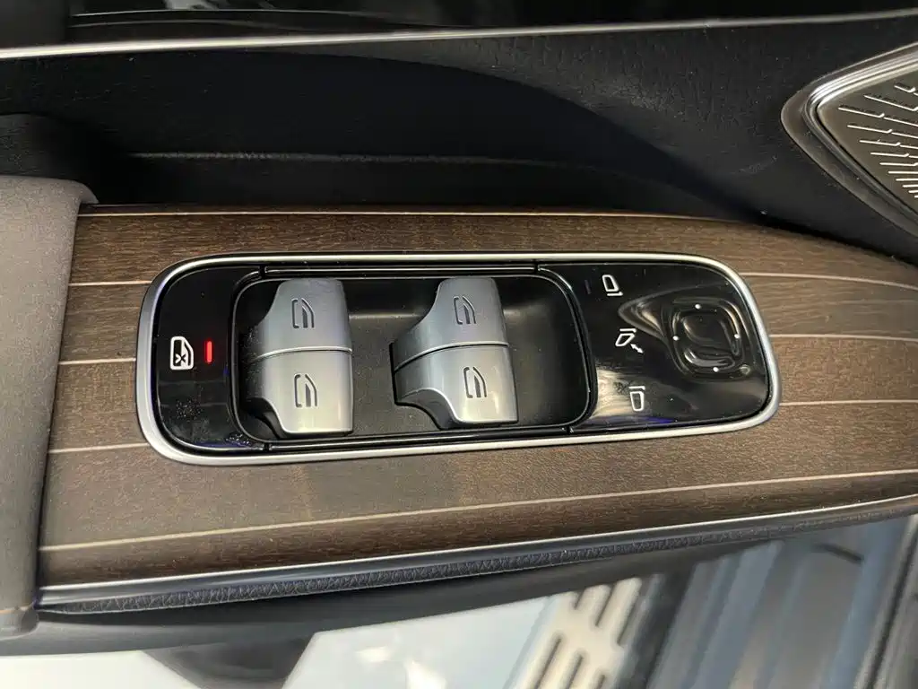 Mercedes-Benz EQS SUV — миниатюра 22