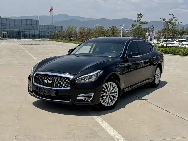 INFINITI Q70 2017