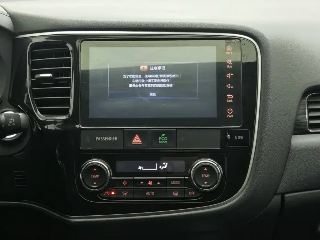 Mitsubishi Outlander — миниатюра 12