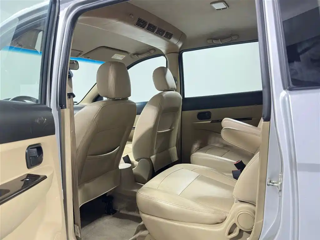 Wuling Hongguang — миниатюра 6