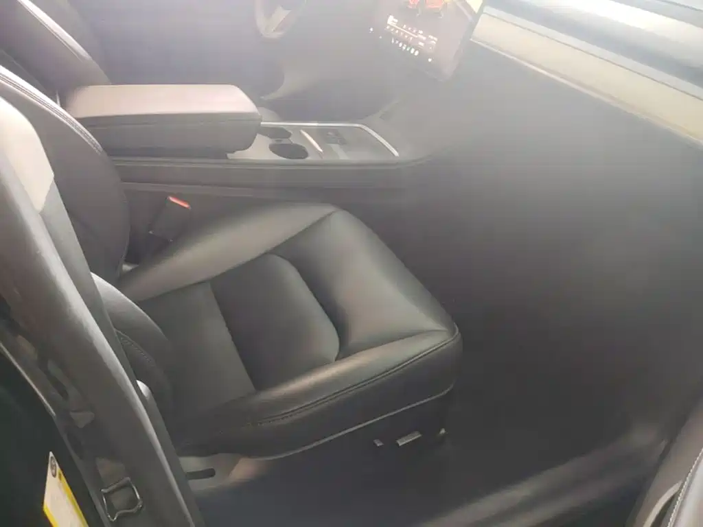 Tesla Model Y — миниатюра 25