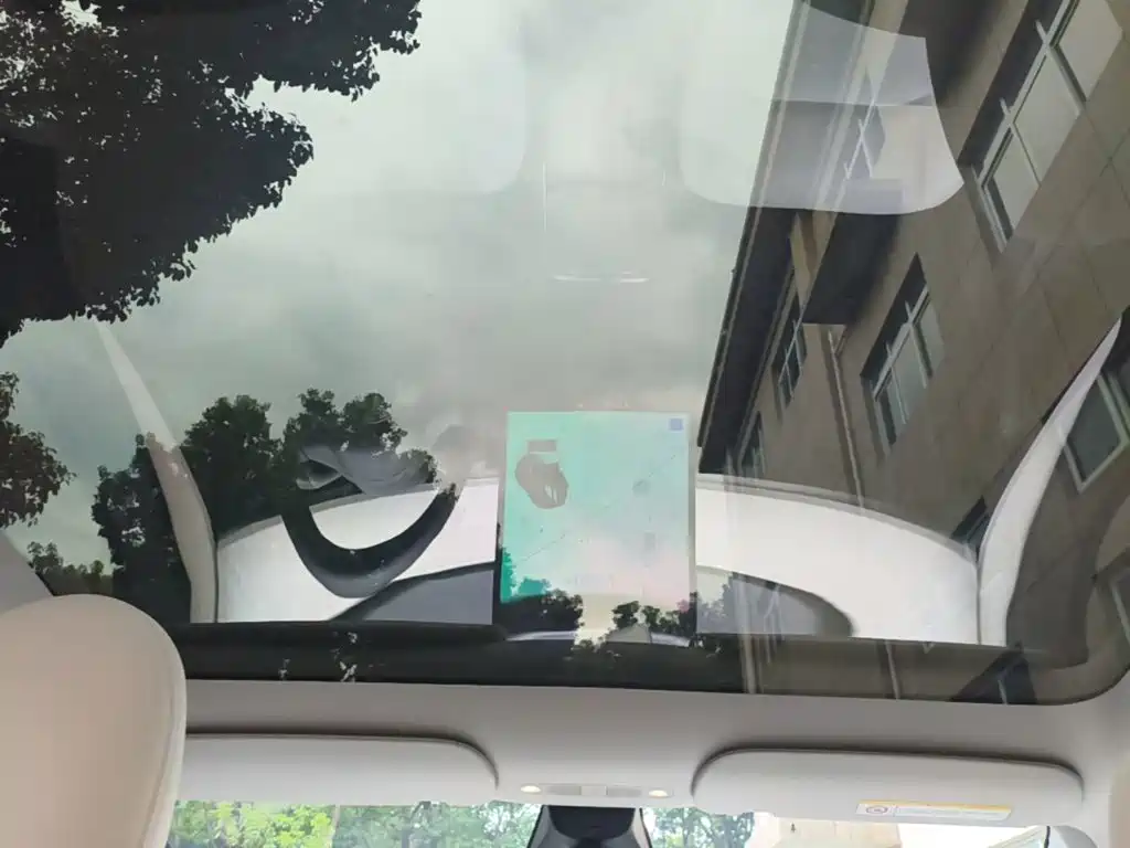 Tesla Model Y — миниатюра 18