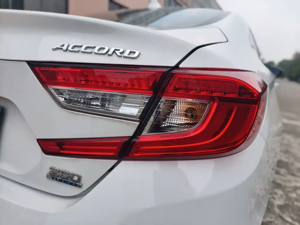 Honda Accord — миниатюра 18
