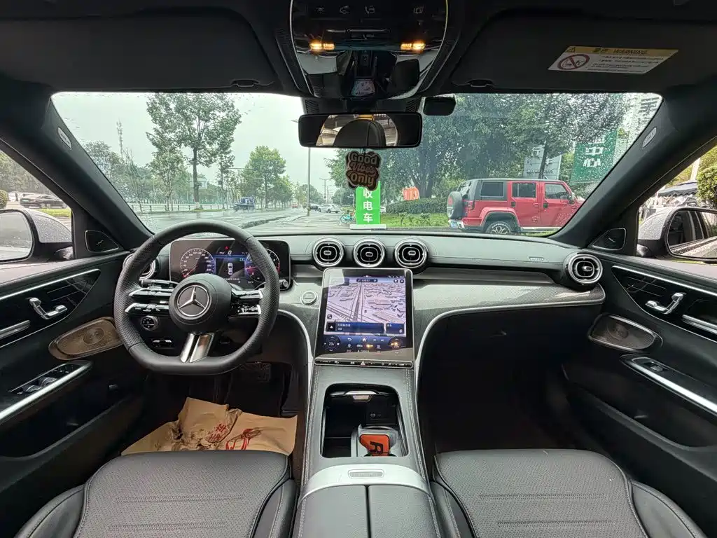 Mercedes-Benz C-Class — миниатюра 13