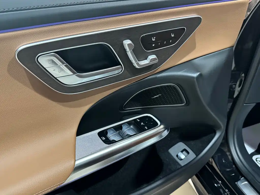 Mercedes-Benz E-Class — миниатюра 11