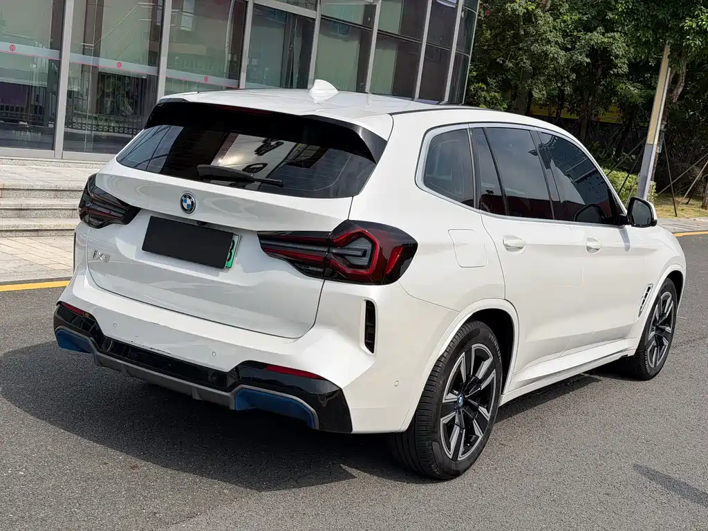 BMW iX3 — миниатюра 6