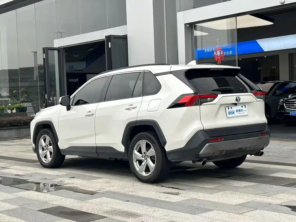 Toyota RAV4 — миниатюра 5