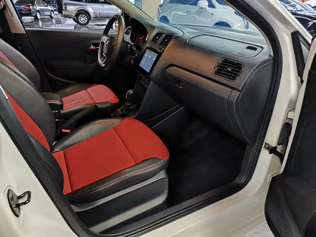 Volkswagen Polo — миниатюра 12