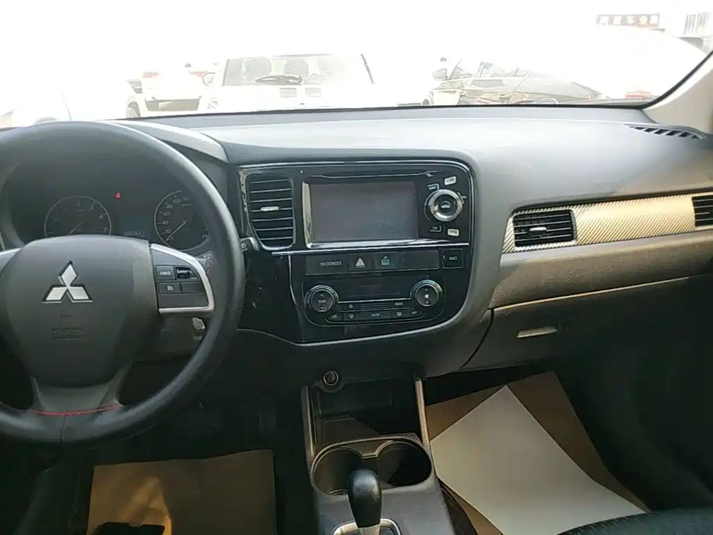 Mitsubishi Outlander (Import) — миниатюра 13