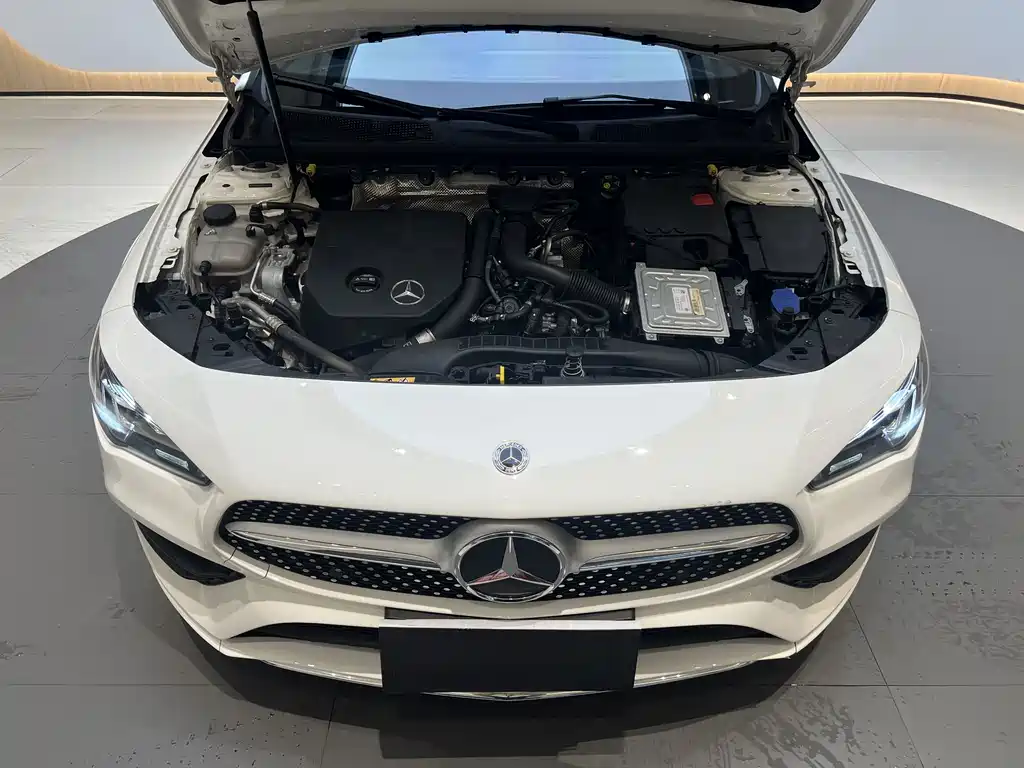 MERCEDES-BENZ CLA