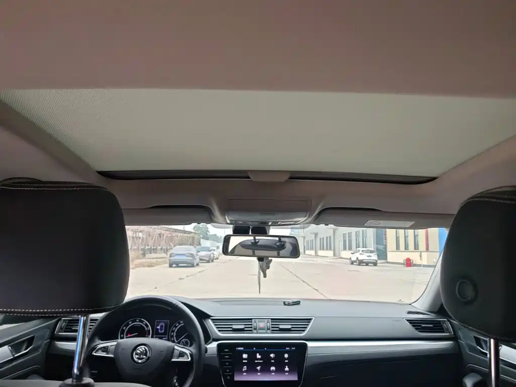 Skoda Superb — миниатюра 18