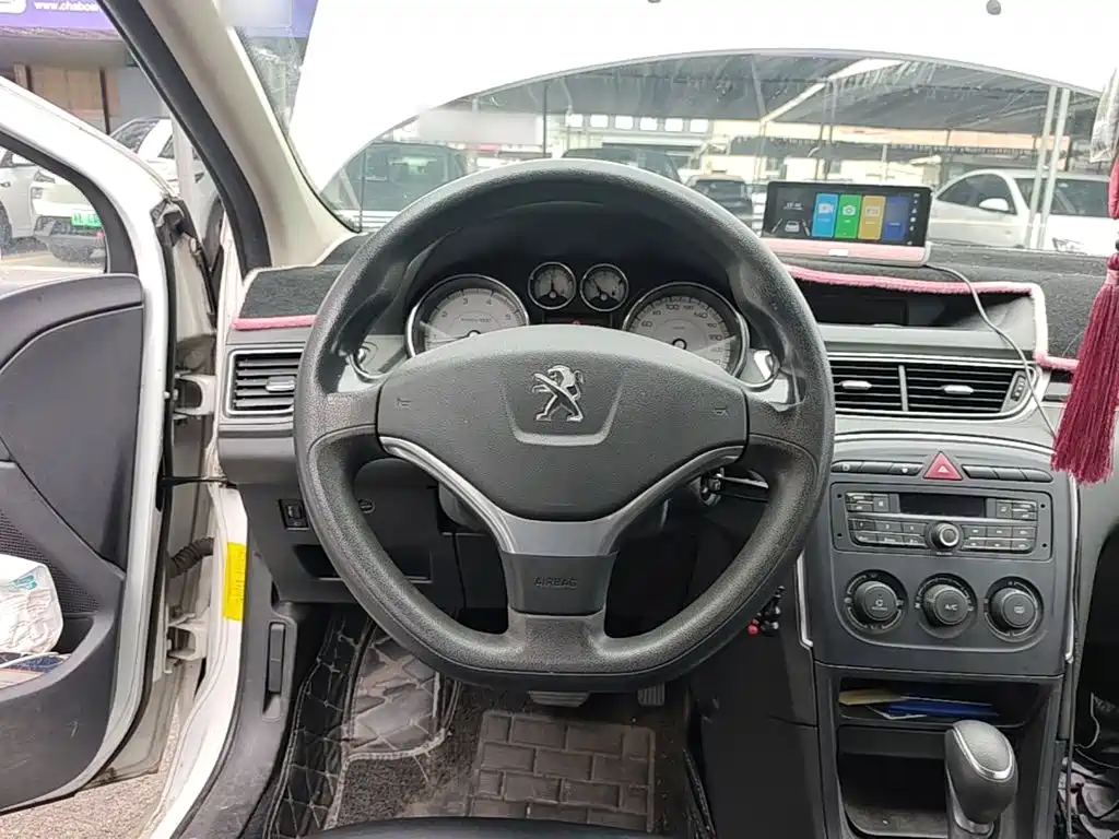 Peugeot 308 — миниатюра 11