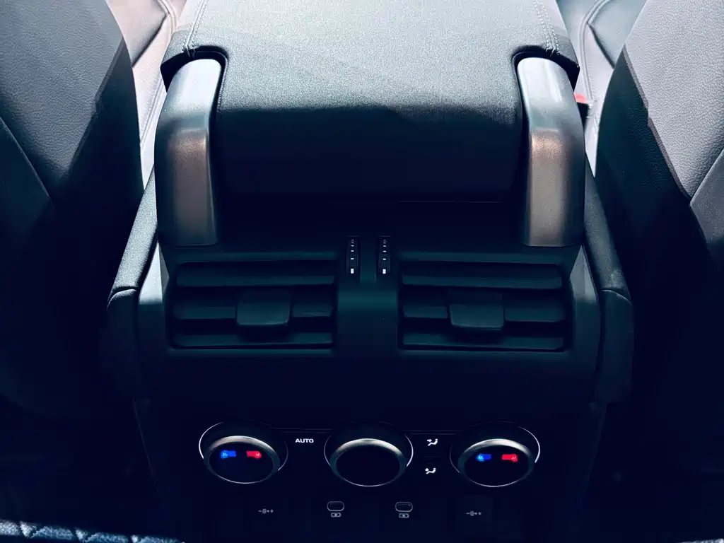 Land Rover Defender — миниатюра 10