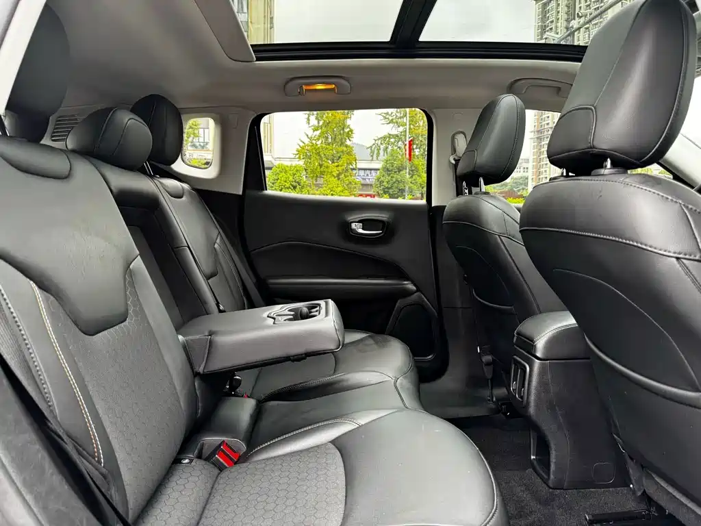 Jeep Compass — миниатюра 10