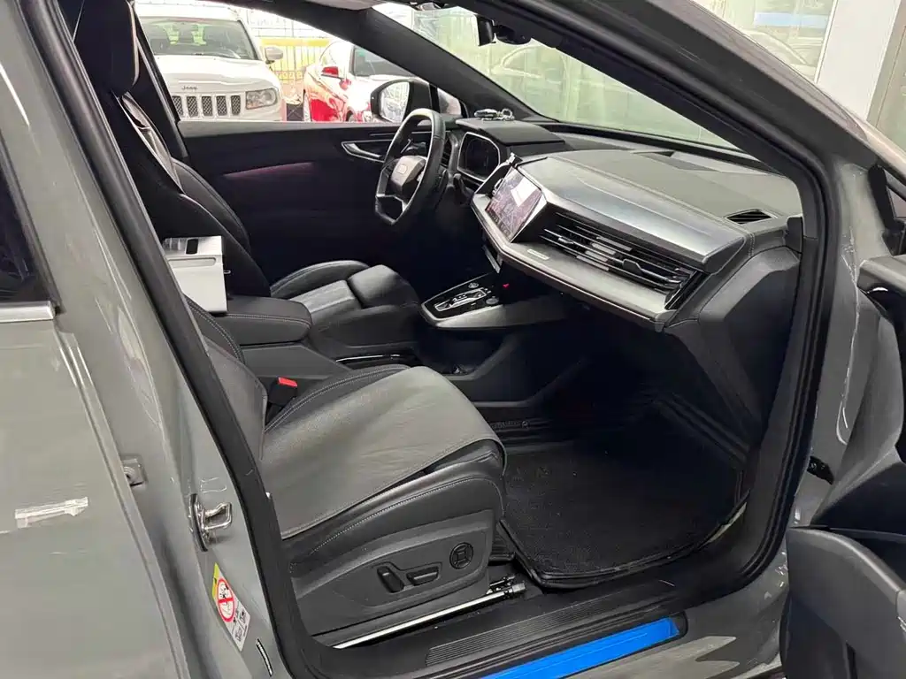 Audi Q4 e-tron — миниатюра 3