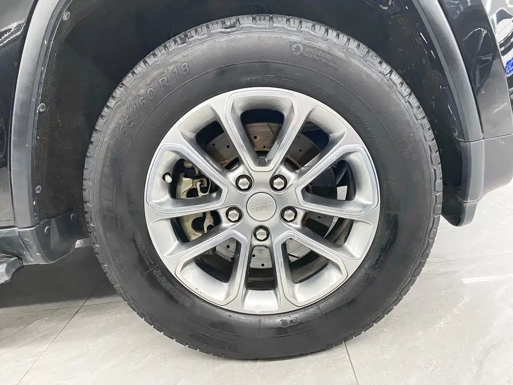 Jeep Grand Cherokee (Import) — миниатюра 22
