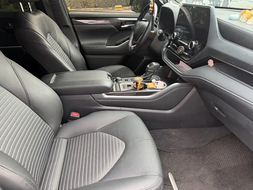 Toyota Crown Kluger — миниатюра 4