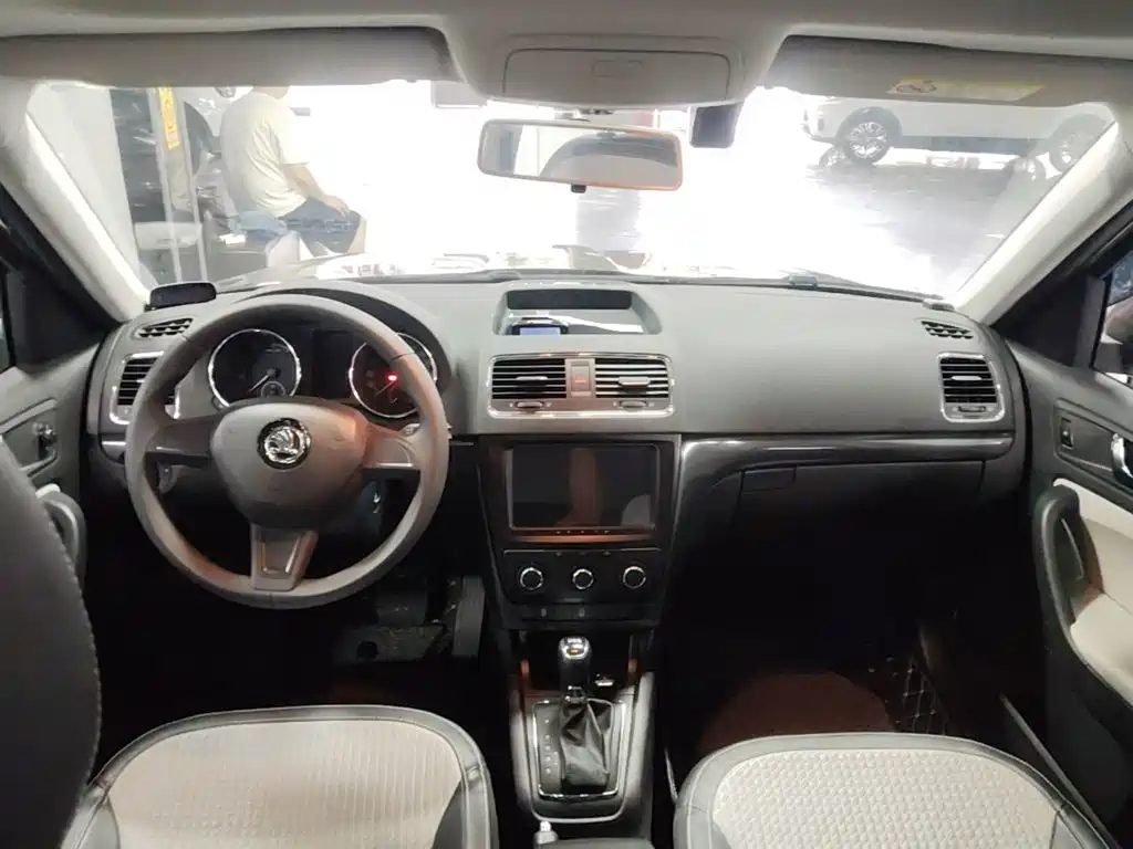 Skoda Yeti — миниатюра 10