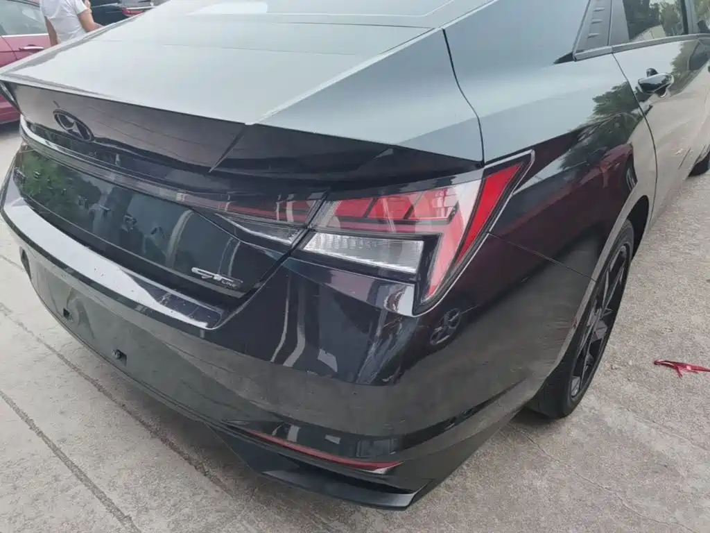 Hyundai Elantra — миниатюра 8