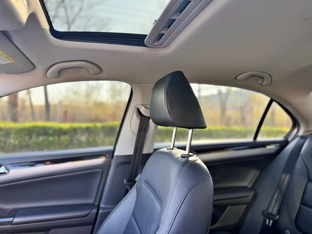 Volkswagen Sagitar — миниатюра 7