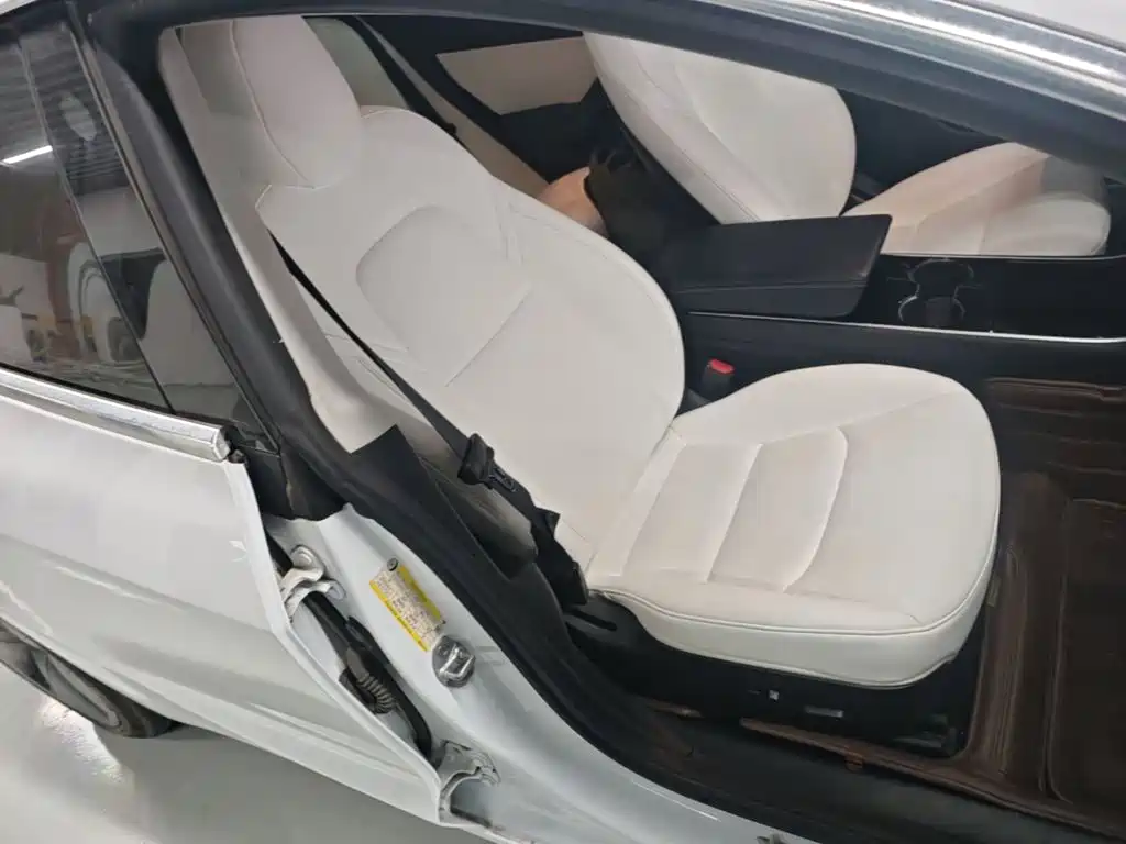 Tesla Model 3 — миниатюра 25