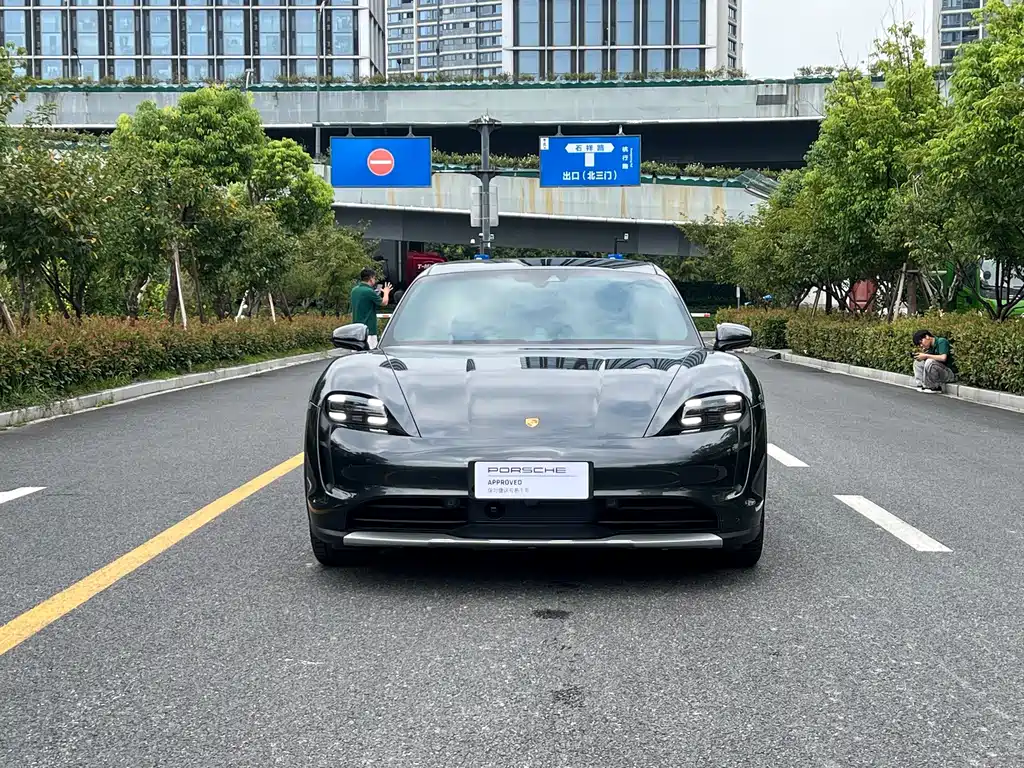 Porsche Taycan — миниатюра 2