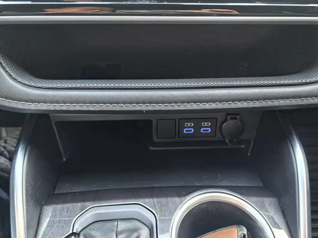 Toyota Crown Kluger — миниатюра 24