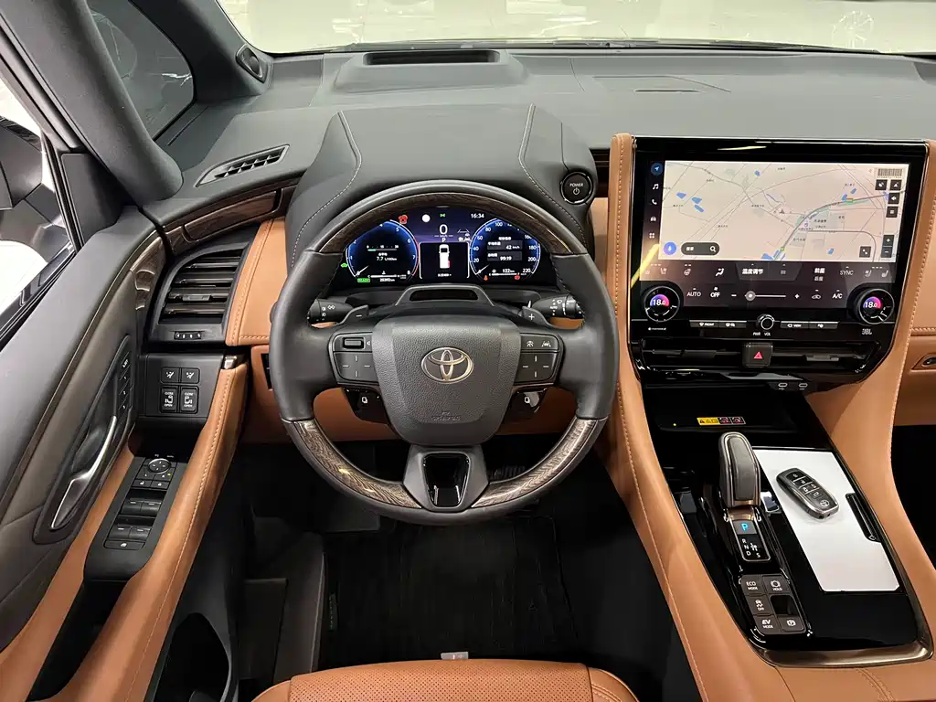 Toyota Alphard — миниатюра 18