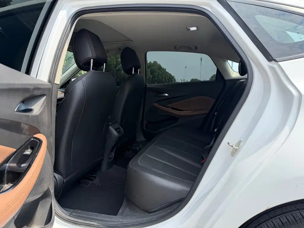 Buick Verano — миниатюра 9