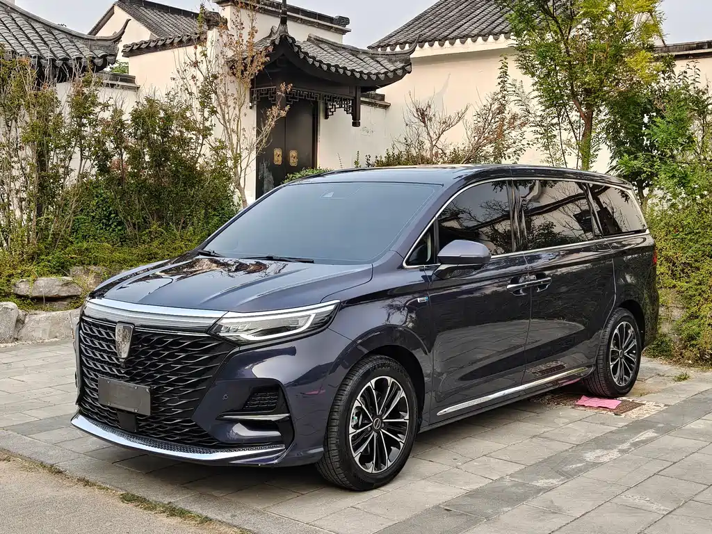Roewe iMAX8