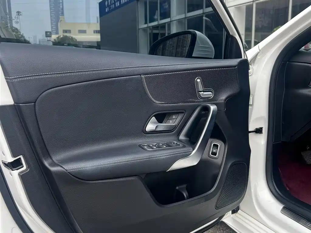 Mercedes-Benz A-Class — миниатюра 12