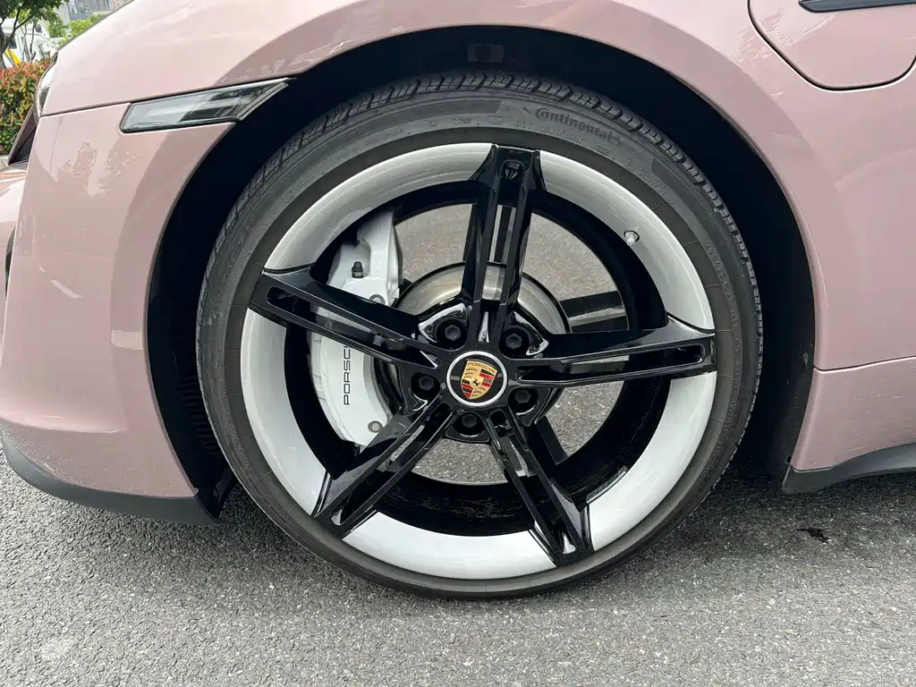 Porsche Taycan — миниатюра 12