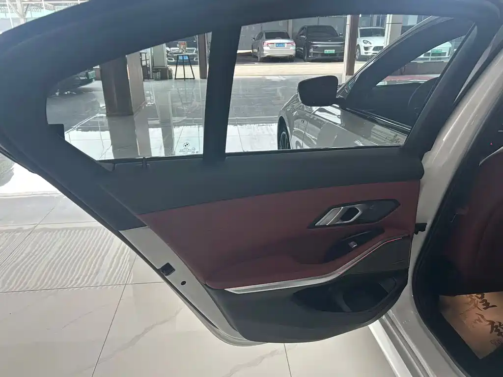 BMW 3 Series — миниатюра 11