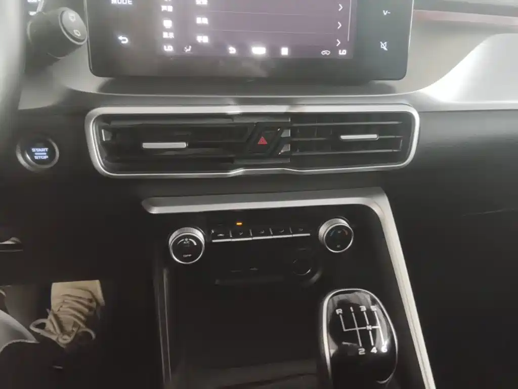 Geely Binyue — миниатюра 13