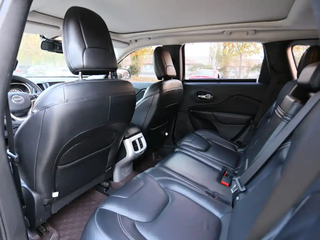 Jeep Cherokee 2.4L Excellence Edition, фото 9