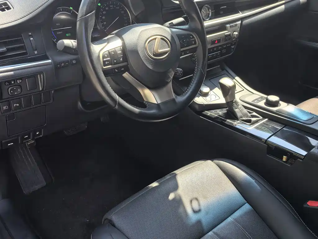 Lexus ES — миниатюра 11