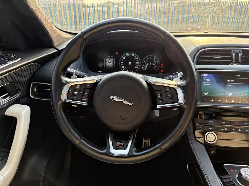 Jaguar F-PACE — миниатюра 5