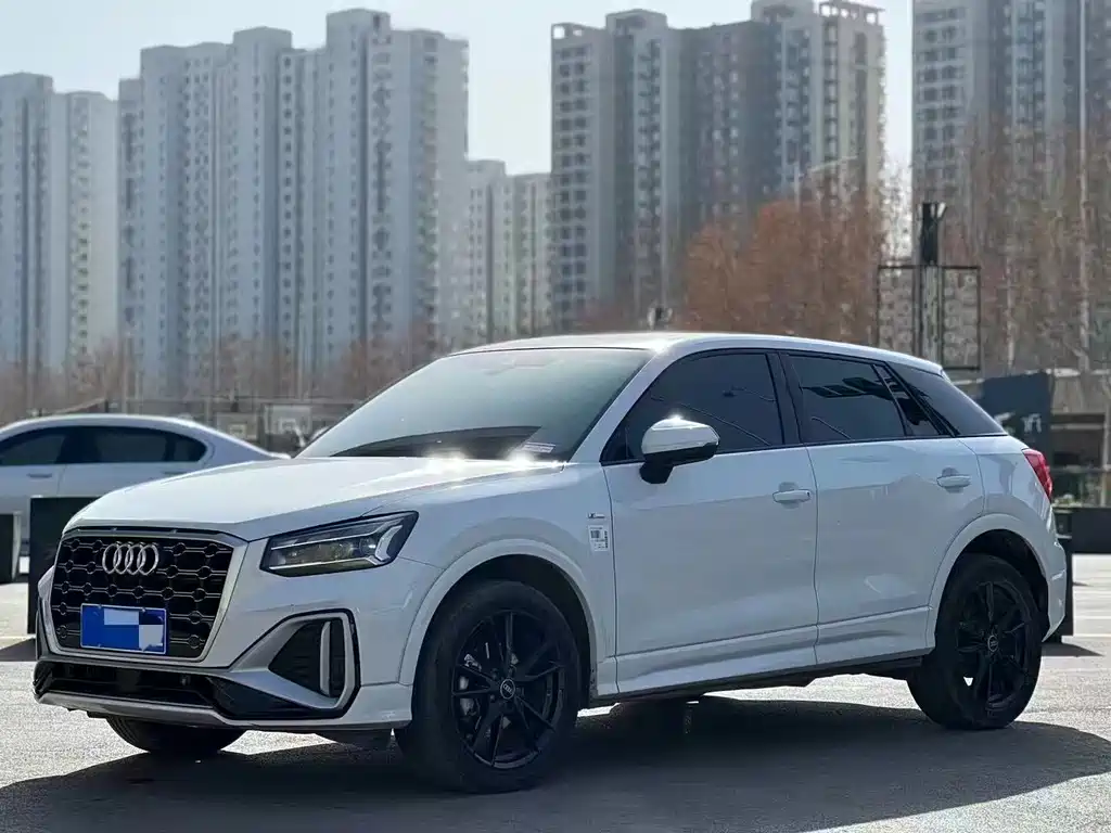 Audi Q2L 2023