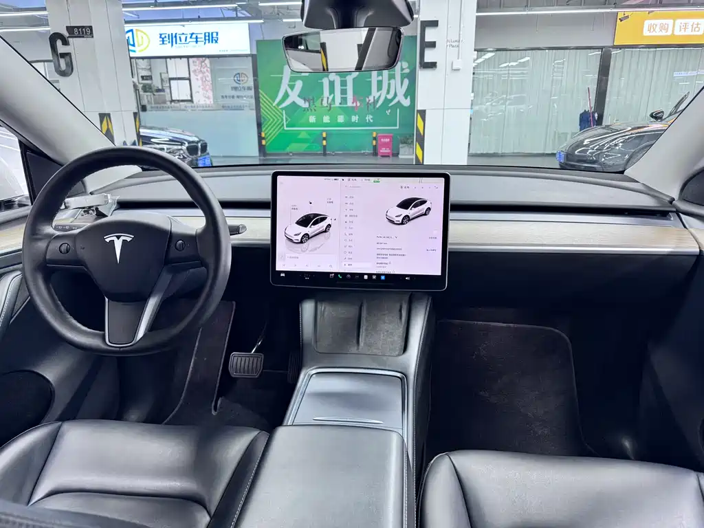 TESLA MODEL Y