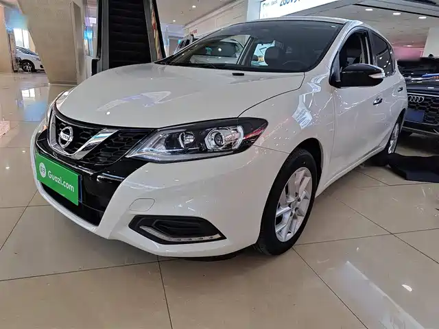 NISSAN TIIDA