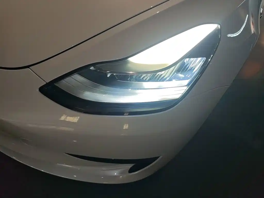 Tesla Model 3 — миниатюра 24