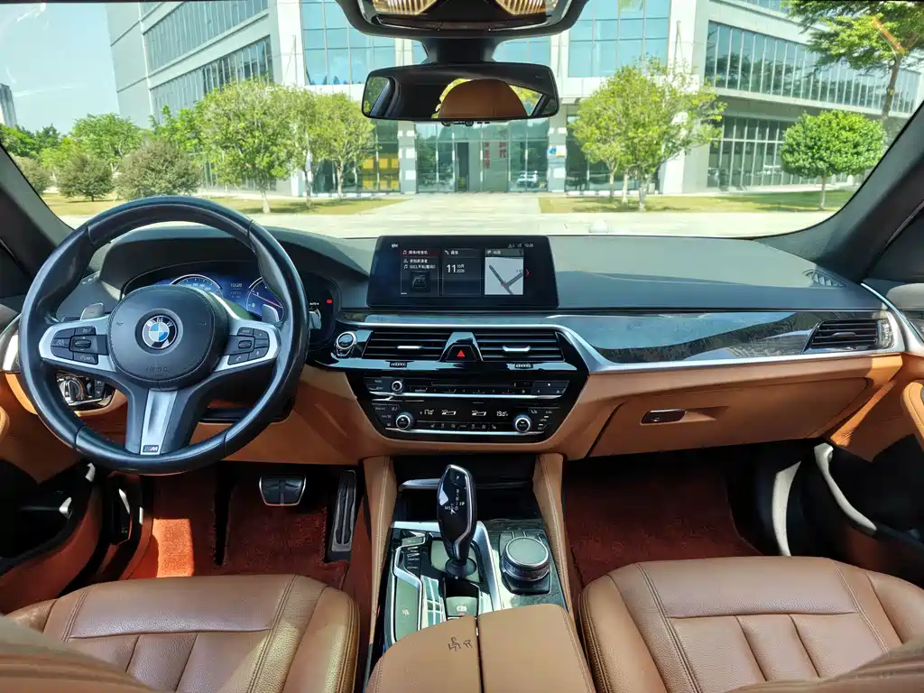 BMW 5 Series — миниатюра 4